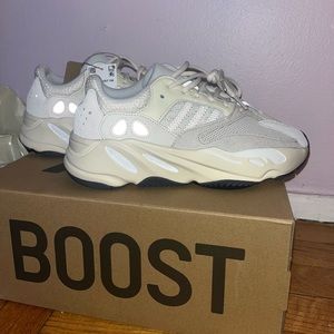 Yeezy Boost 700 ‘Analog’